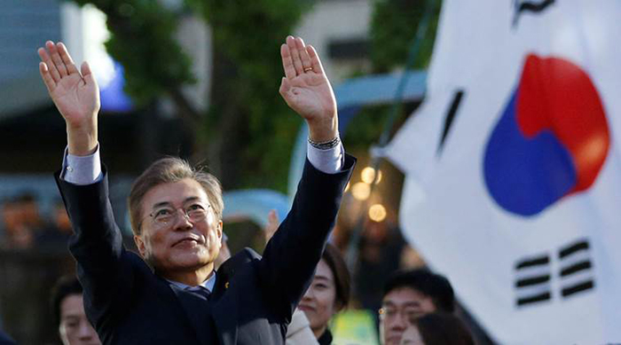 Moon Jae-in, presidential candidate of the Democratic Party of Korea, greets his supporters during his election campaign rally in Seoul